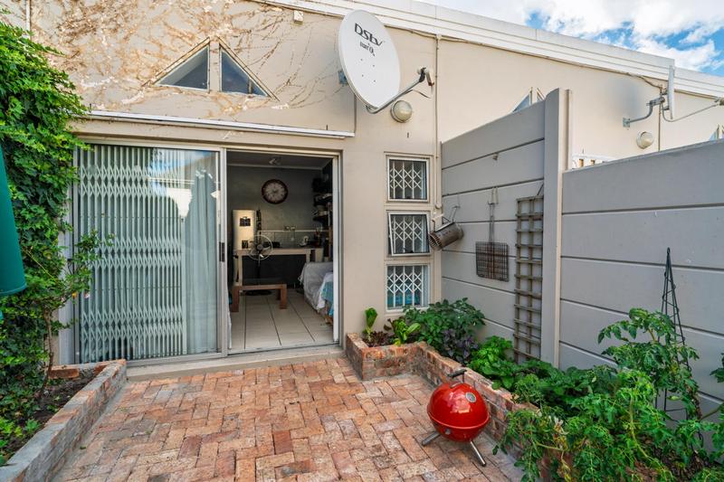 1 Bedroom Property for Sale in Kenilworth Western Cape